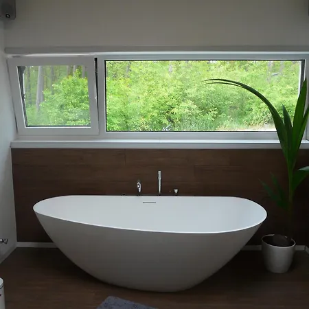 Luxus-ferienhaus Direkt Am See, Naturnaher Komfort In Modernem Stil Holiday home Lychen