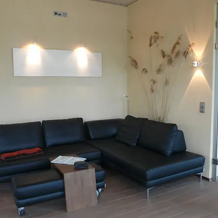 Luxus-ferienhaus Direkt Am See, Naturnaher Komfort In Modernem Stil Holiday home Lychen