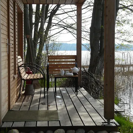 Ferienhaus Luxus-ferienhaus Direkt Am See, Naturnaher Komfort In Modernem Stil