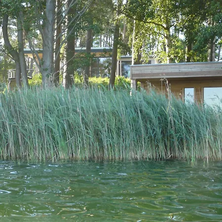 Luxus-ferienhaus Direkt Am See, Naturnaher Komfort In Modernem Stil *