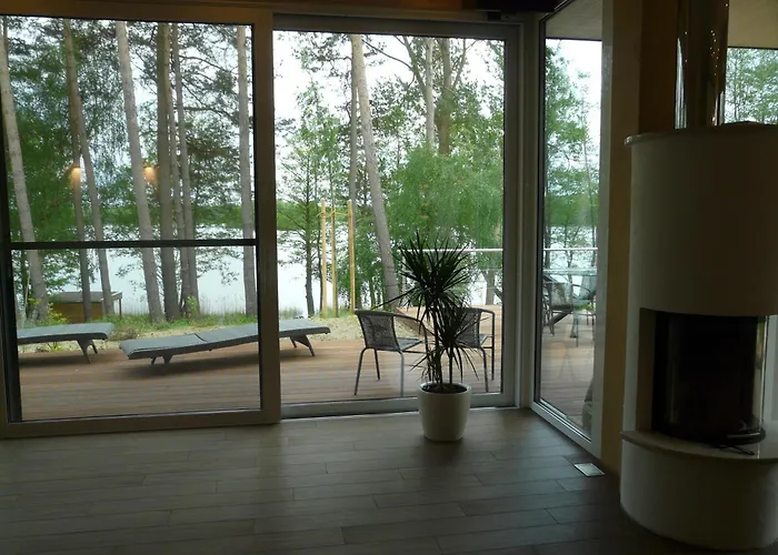 Tatil Evi Luxus-ferienhaus Direkt Am See, Naturnaher Komfort In Modernem Stil Lychen