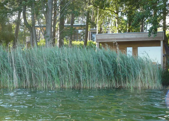 Luxus-ferienhaus Direkt Am See, Naturnaher Komfort In Modernem Stil *